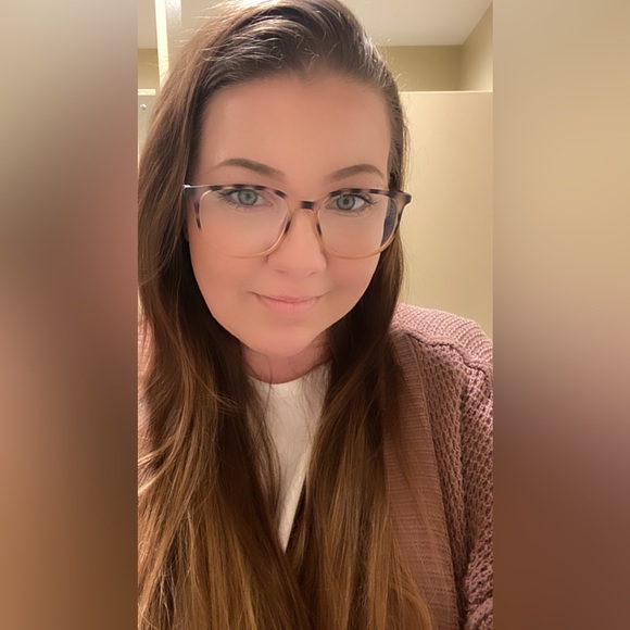 Meet your Posher, Jessica - Picture 2 of 12